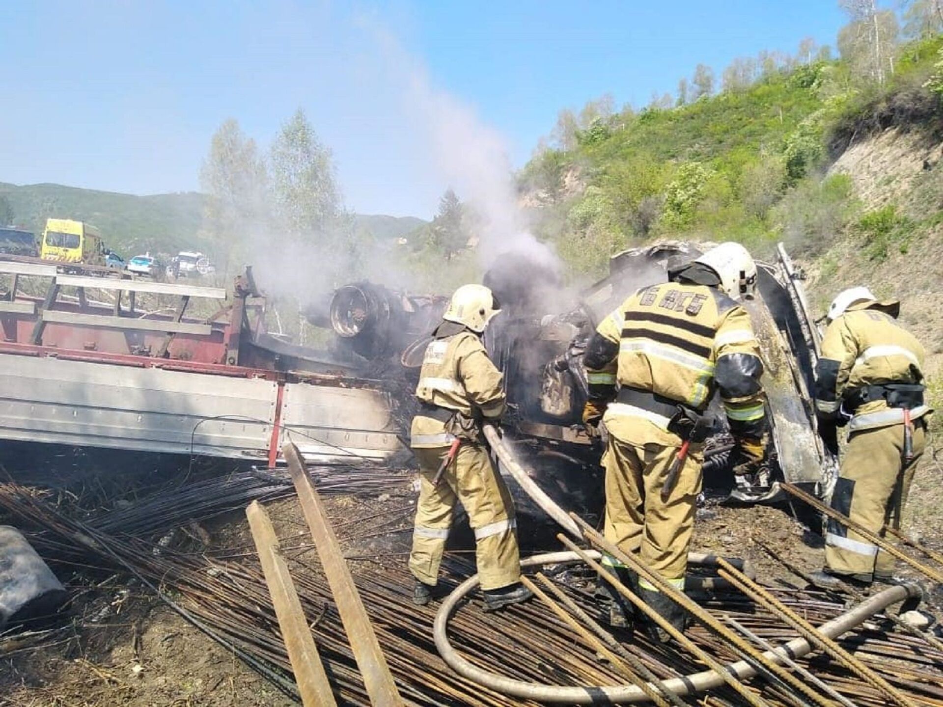 Тела двух человек нашли в сгоревшем грузовике на востоке Казахстана - Sputnik Казахстан, 1920, 15.05.2021