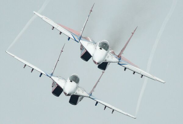 Выступление пилотажной группы Стрижи на МиГ-29 на МАКС-2013 - Sputnik Қазақстан