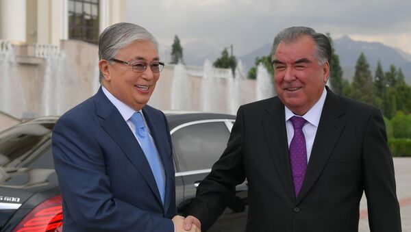 Президенты Казахстана и Таджикистана провели двусторонние переговоры - Sputnik Казахстан