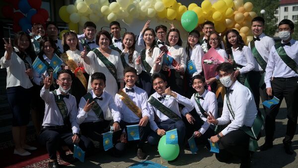 Как прошел последний звонок в школах Казахстана – видео - Sputnik Казахстан