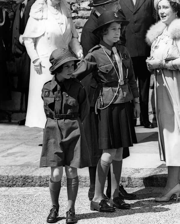 Принцессы Маргарет и Елизавета в 1938 году. - Sputnik Казахстан