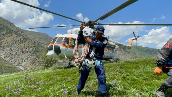    Спасатели Туркестанской области продолжают поиски заблудившихся в горах туристов - Sputnik Казахстан