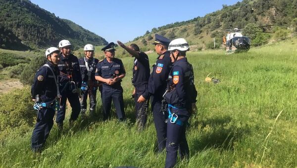    Спасатели Туркестанской области продолжают поиски заблудившихся в горах туристов - Sputnik Казахстан