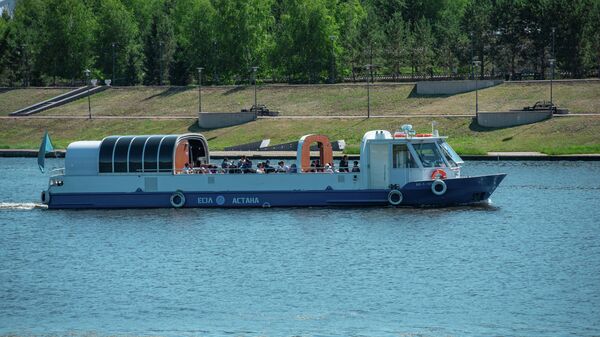 Есілдегі теплоход - Sputnik Қазақстан