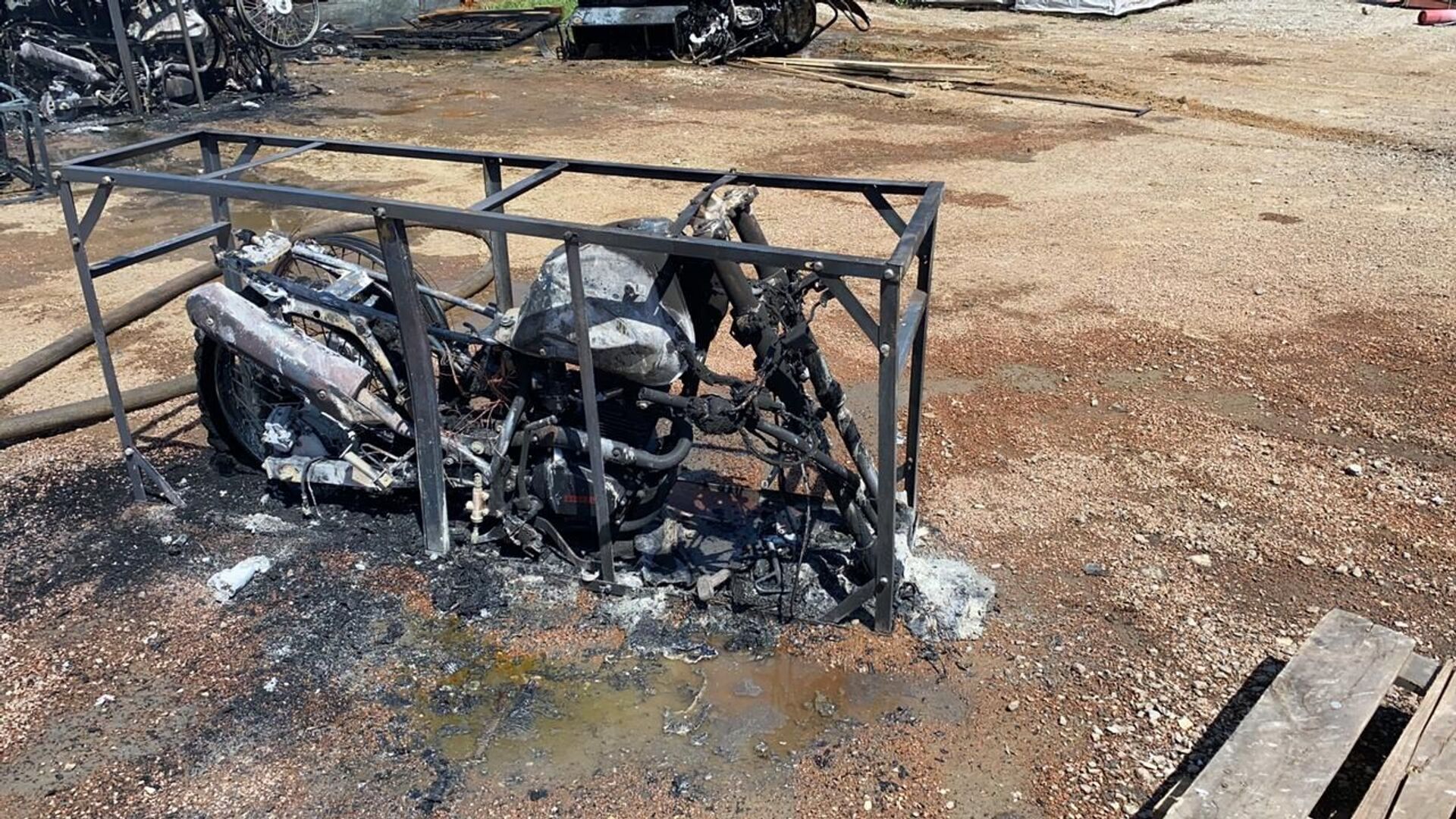 Свыше 30 мотоциклов сгорели при пожаре в Нур-Султане - Sputnik Казахстан, 1920, 08.06.2021