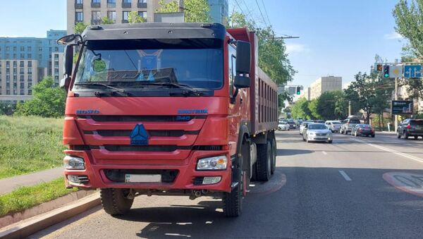 Самосвал сбил пешехода на переходе по улице Гагарина  - Sputnik Казахстан