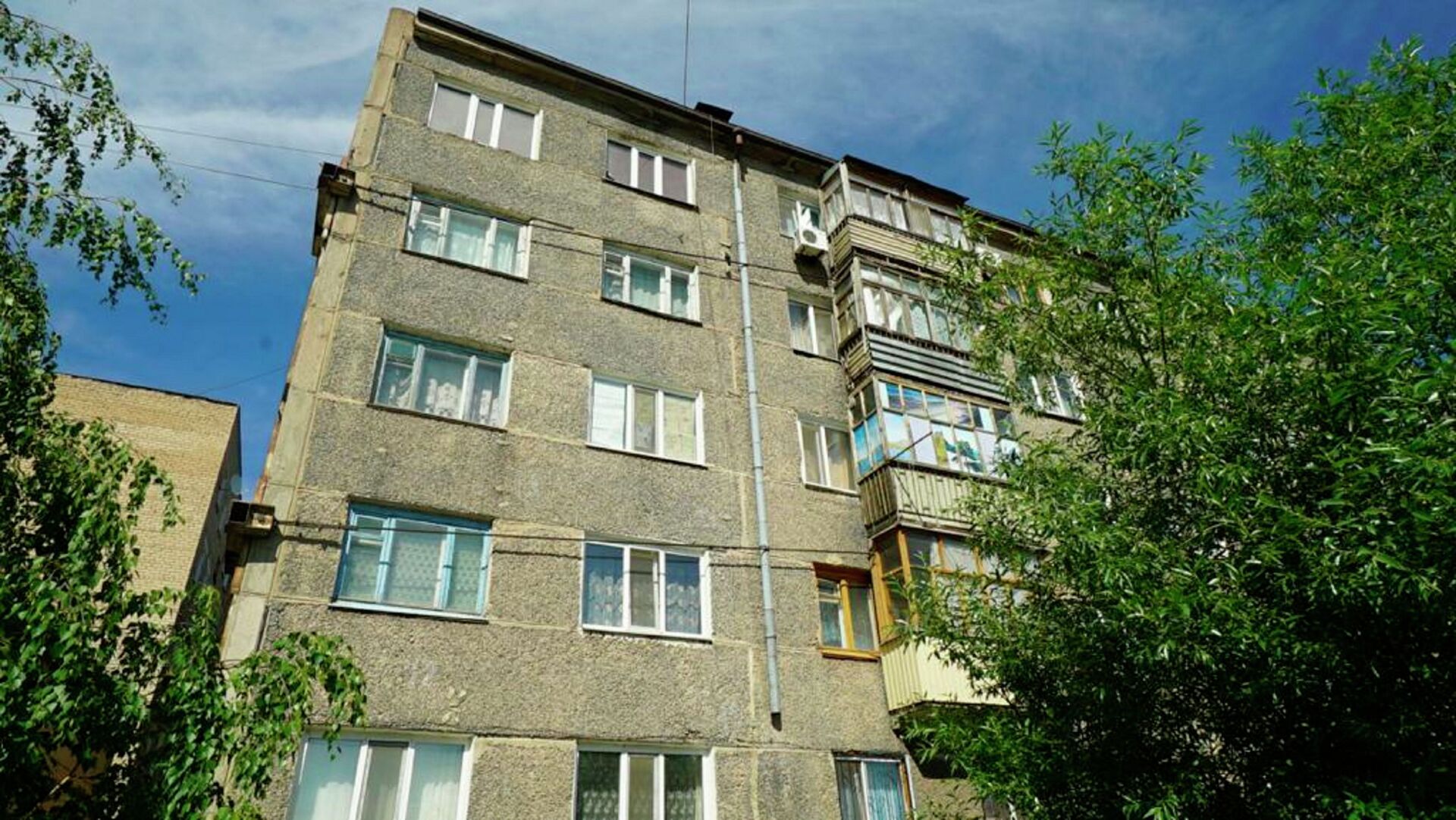 Дом-парадокс: жильцы скандальной пятиэтажки в Кокшетау отпразднуют новоселье до конца года - Sputnik Казахстан, 1920, 10.06.2021