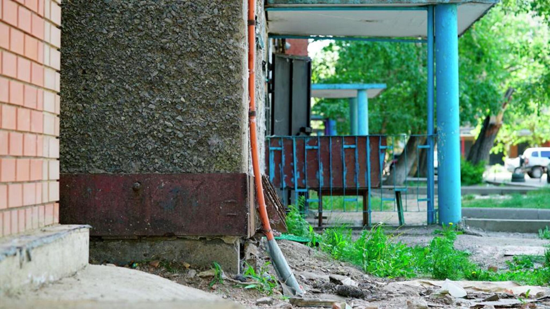Дом-парадокс: жильцы скандальной пятиэтажки в Кокшетау отпразднуют новоселье до конца года - Sputnik Казахстан, 1920, 10.06.2021