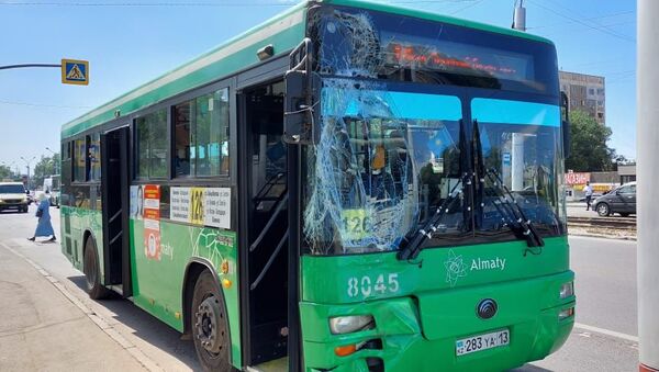 Два автобуса столкнулись по улице Толе Би - Sputnik Казахстан