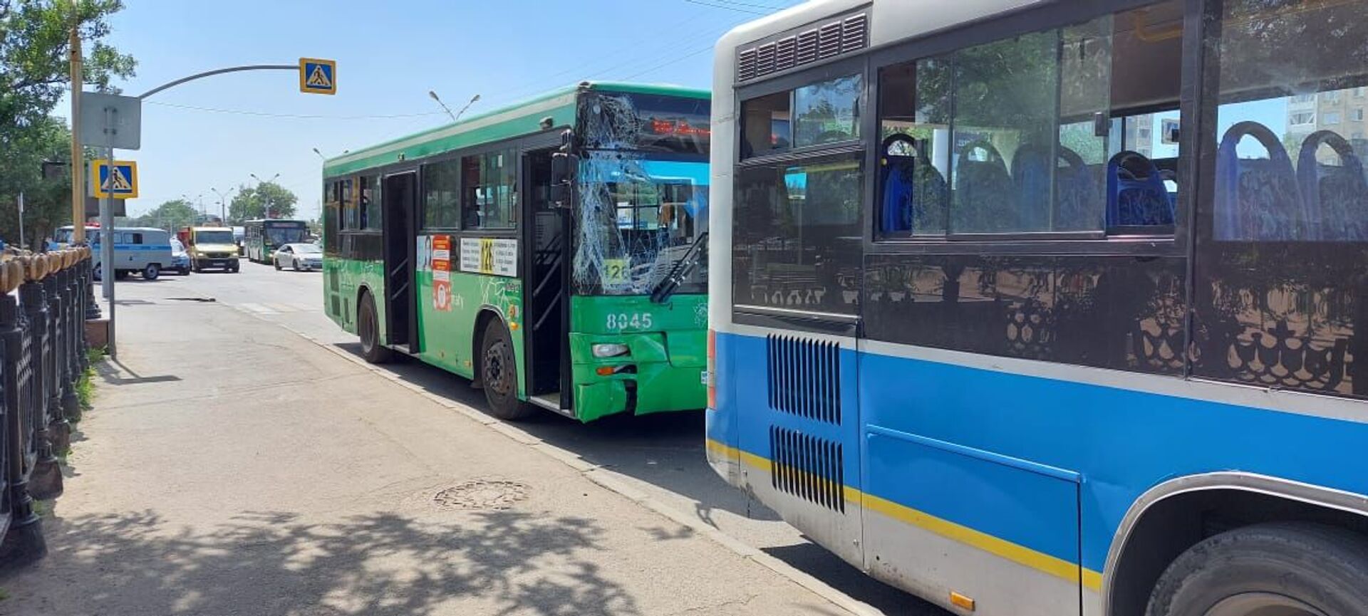 Два пассажирских автобуса столкнулись в Алматы, пострадала беременная пассажирка - Sputnik Казахстан, 1920, 15.06.2021