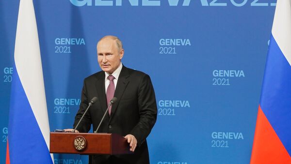 Президент РФ Владимир Путин на пресс-конференции по итогам переговоров с президентом США Джо Байденом - Sputnik Қазақстан