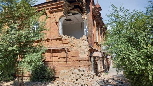 Акимат Семея обратился в правоохранительные органы из-за разрушения старинного здания города - Sputnik Казахстан