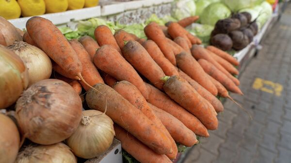 Овощи на рынке. Морковь  - Sputnik Казахстан