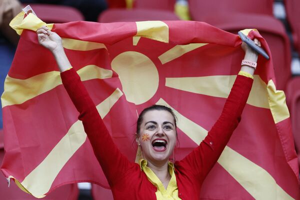 Болельщица Северной Македонии перед футбольным матчем группы C ЕВРО-2020 между Северной Македонией и Нидерландами  - Sputnik Казахстан