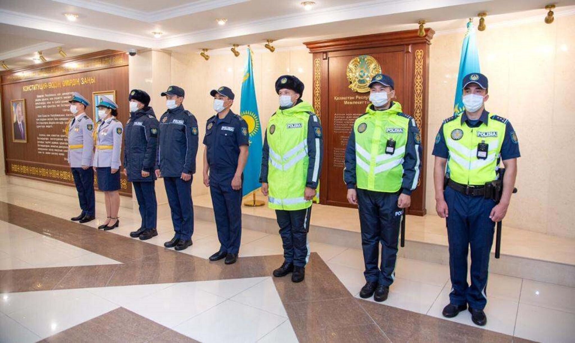 Теперь с кроссовками - в МВД Казахстана показали новую полицейскую форму  - Sputnik Казахстан, 1920, 25.06.2021