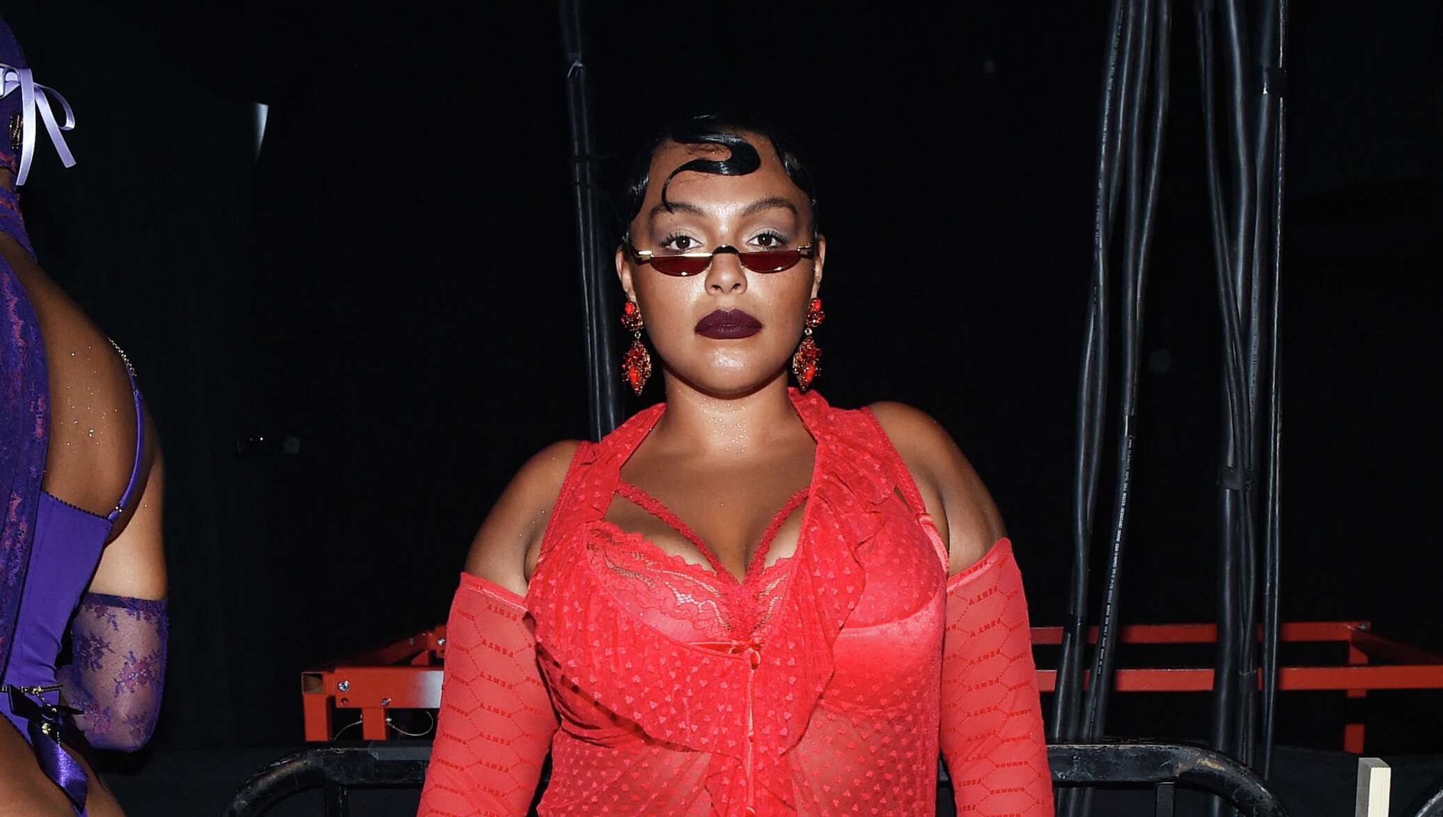 Көшеде менің есегімде фаллус бар