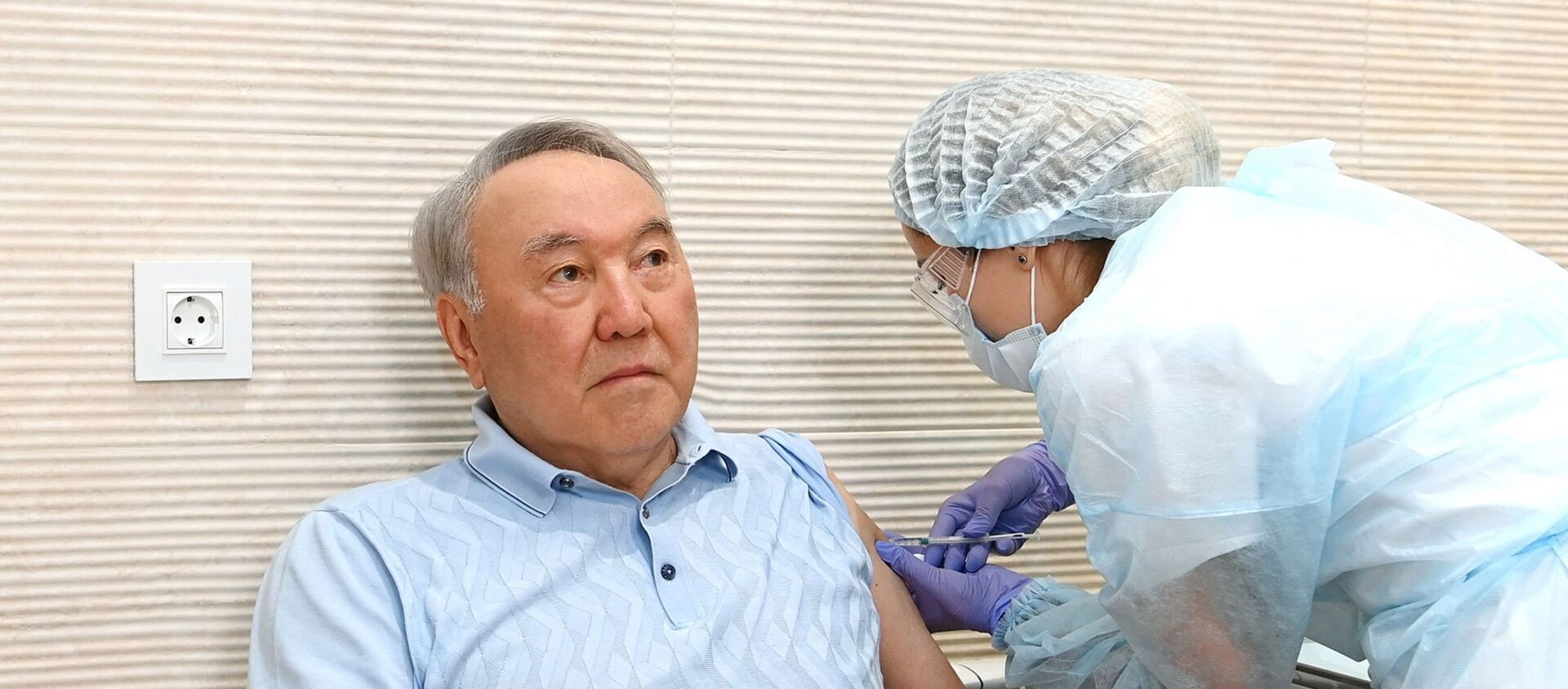 Первый президент Казахстана - Елбасы Назарбаев получил первый компонент вакцины Спутник V - Sputnik Қазақстан, 1920, 30.06.2021