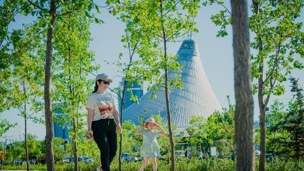 Дубовый сад появился в Нур-Султане - Sputnik Казахстан