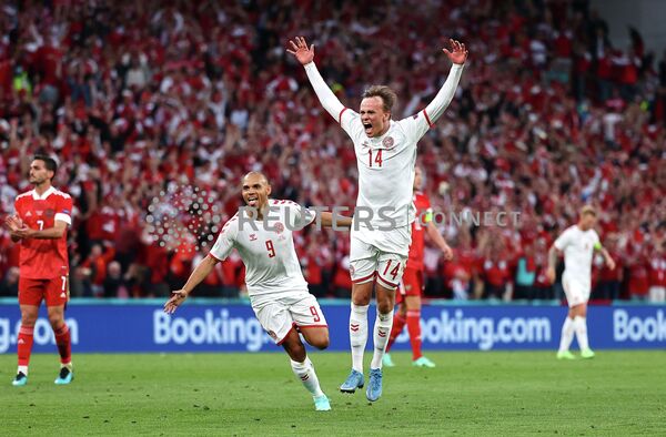 Датчанин Миккель Дамсгор празднует свой первый гол в матче с Россией на Евро-2020. - Sputnik Қазақстан