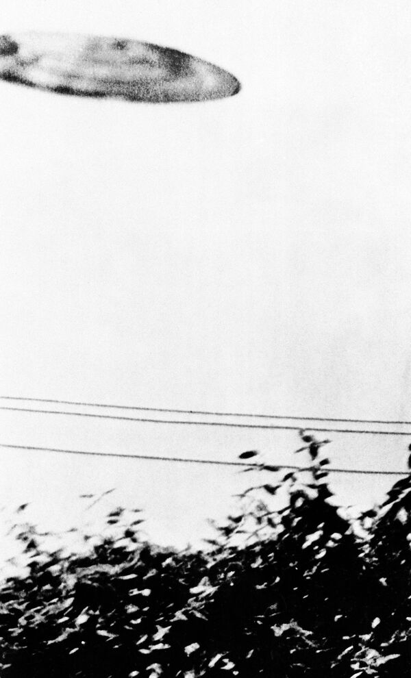 Снимок, сделанный 15-летним Майклом Сэвиджем 24 июля 1956 года в Сан-Бернардино, Калифорния - Sputnik Казахстан