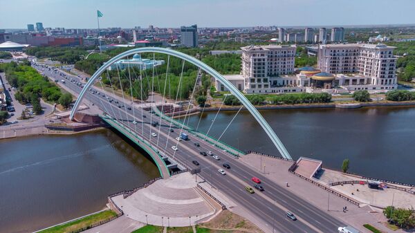 Мост через реку Ишим с правобережья на Левый берег столицы - Sputnik Казахстан