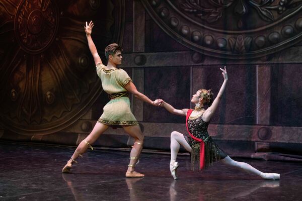 Спартак считается одной из сложнейших балетных постановок, как для оркестра, так и для артистов балета - Sputnik Казахстан
