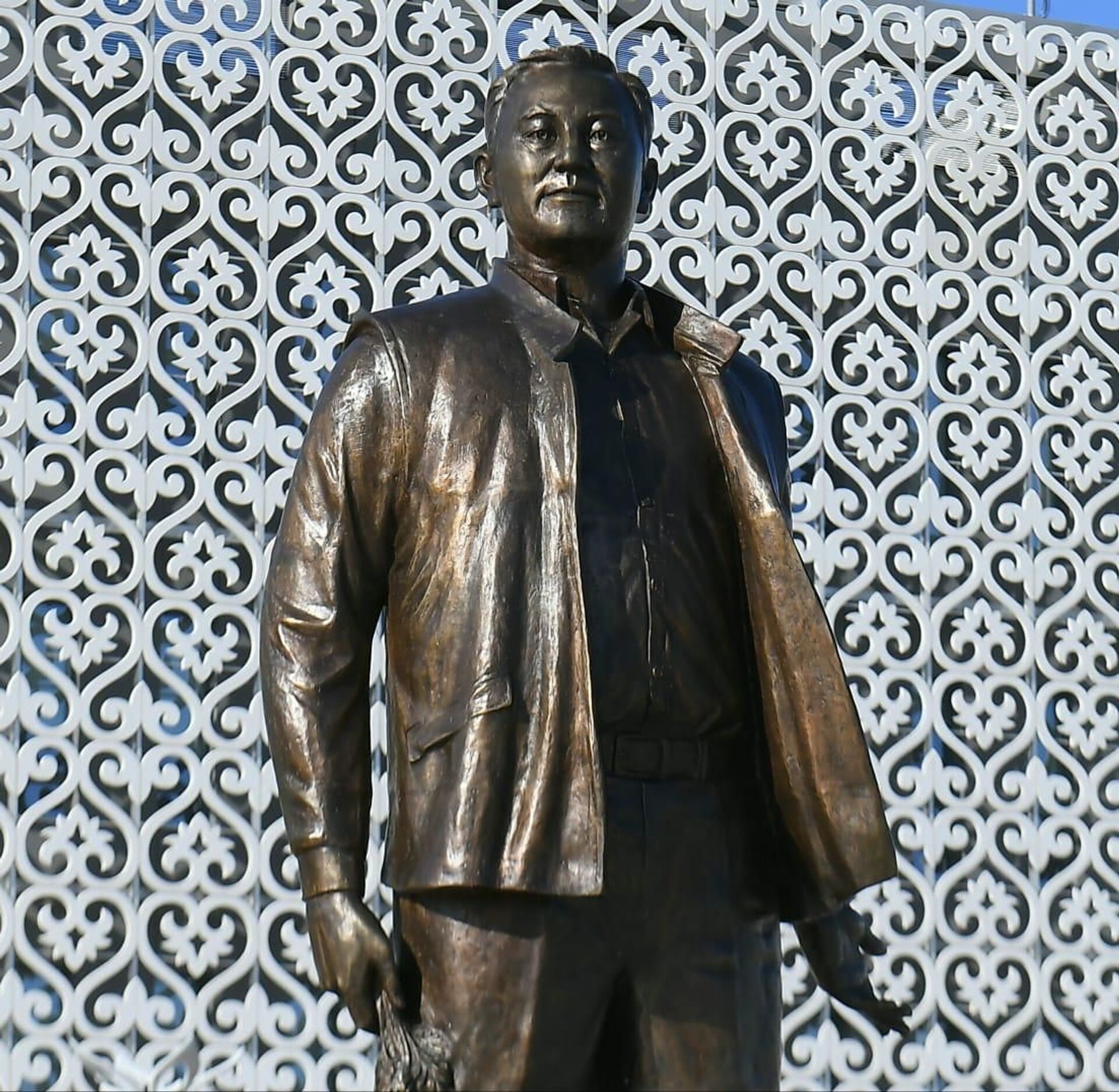 Памятник Назарбаеву установлен в Туркестане - Sputnik Казахстан, 1920, 03.07.2021