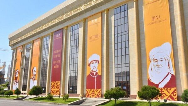 Портреты великих кюйши в стиле поп-арт украсили Шымкент в День домбры - Sputnik Казахстан