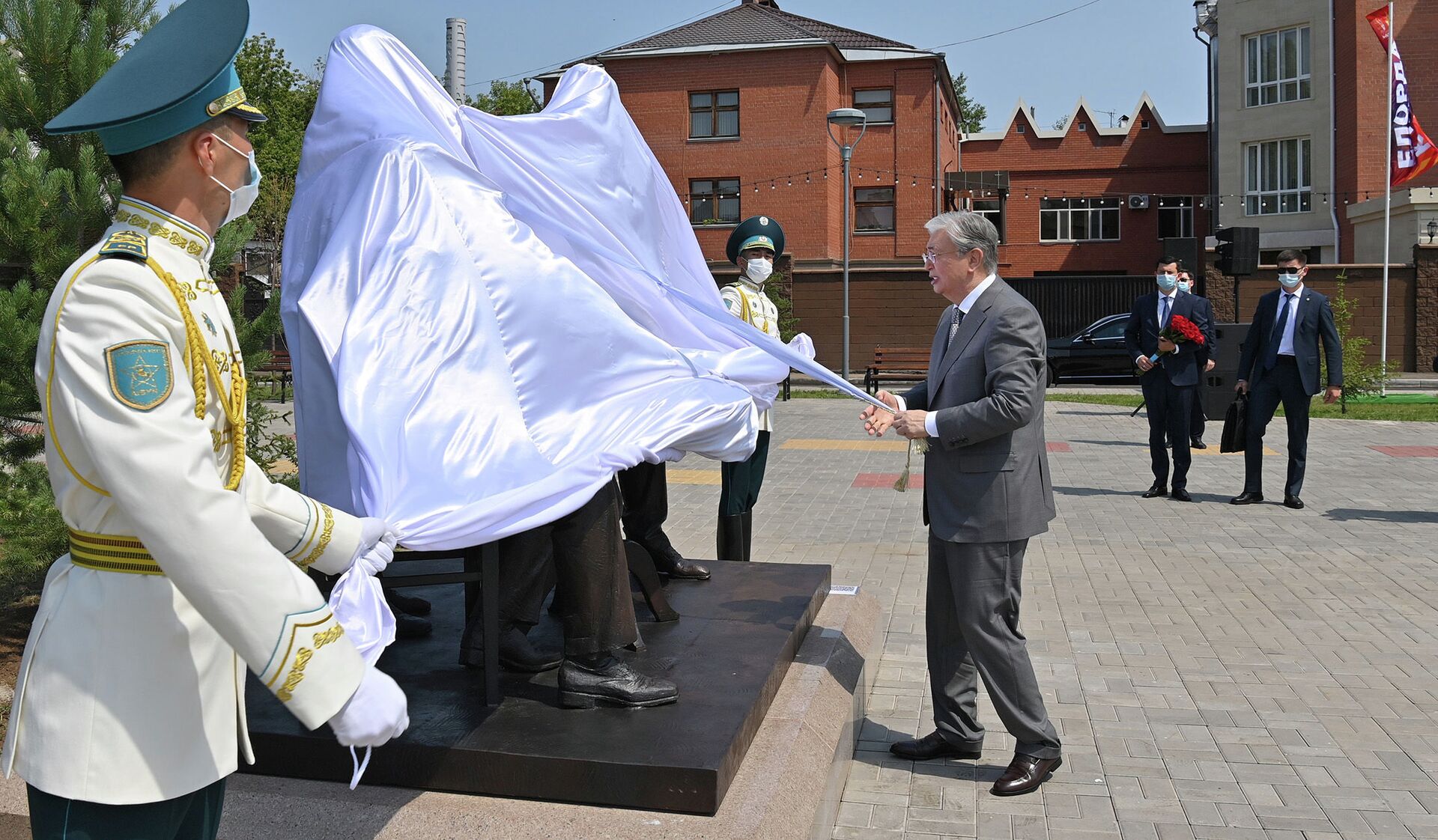 Памятник основателям партии Алаш открыл Токаев - Sputnik Казахстан, 1920, 04.07.2021
