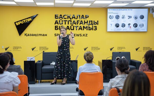 Заместитель главного редактора МИА Россия сегодня Наталья Лосева - спикер проекта Sputnik PRO в студии Sputnik Казахстан - Sputnik Казахстан