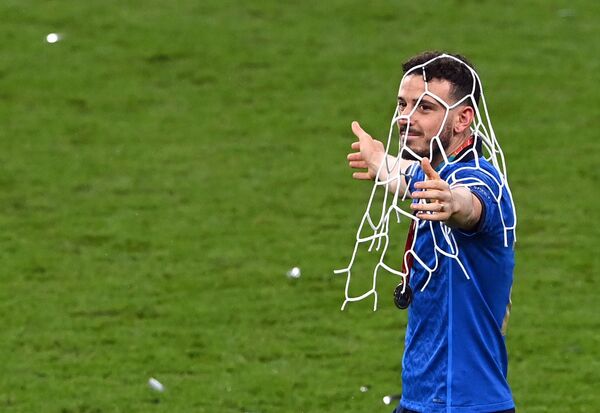 Игрок сборной Италии Алессандро Флоренци после победы команды на Евро-2020 - Sputnik Казахстан