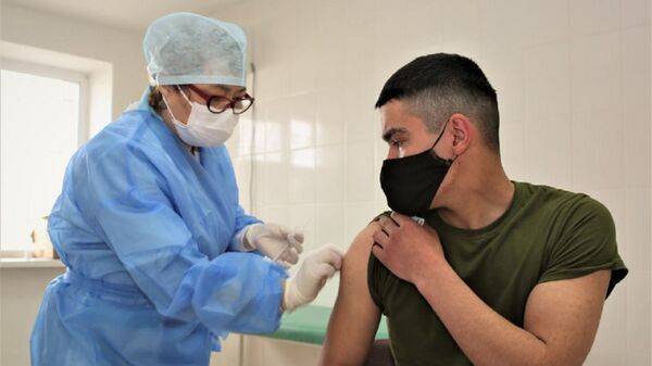 Вакцинирование военных - Sputnik Казахстан