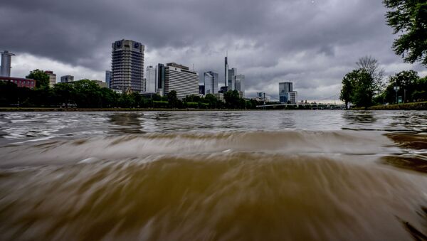 Разлившаяся река Майн во Франкфурте, Германия - Sputnik Қазақстан
