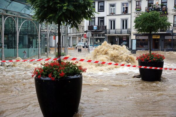 Затопленная улица города Спа в Бельгии - Sputnik Казахстан