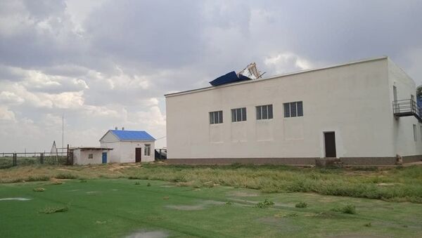 Шквальный ветер сорвал крышу школы в Западном Казахстане - Sputnik Қазақстан