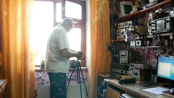 Пенсионер ведет видеоблог по физике - Sputnik Казахстан