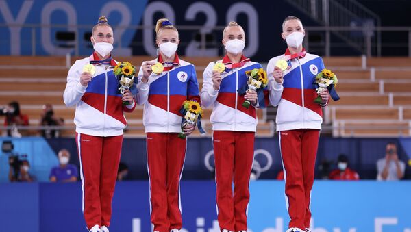 Российские гимнастки на подиуме Олимпиады в Токио  - Sputnik Казахстан