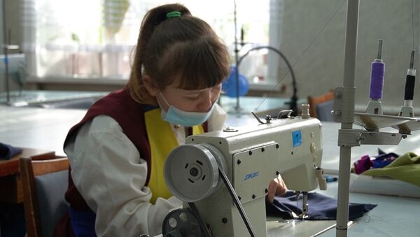 Солнечные дети получают профессию и трудятся швеями  - Sputnik Казахстан