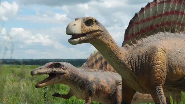 Динозавры в бурьяне: недостроенный парк аттракционов набирает просмотры в Сети  - Sputnik Казахстан