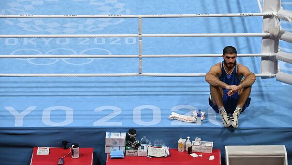 Французский боксер Мурад Алиев отказался покидать олимпийский ринг после поражения - Sputnik Қазақстан