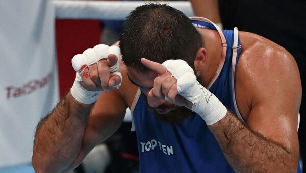Боксер Алиев устроил перформанс на ринге после своего поражения - Sputnik Қазақстан