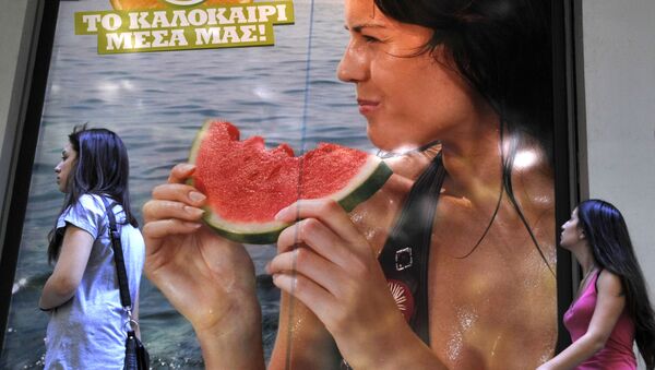 Плакат с девушкой с арбузом в Греции  - Sputnik Казахстан