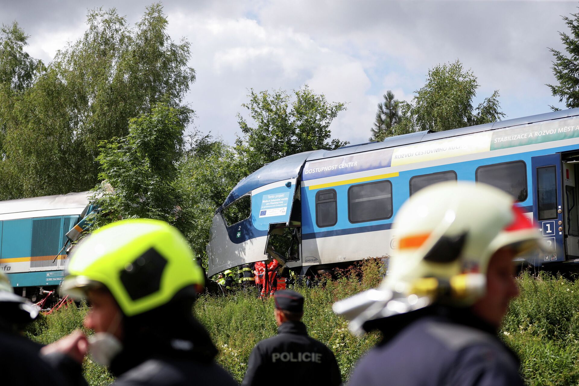 Два пассажирских поезда столкнулись в Чехии: есть погибшие - Sputnik Казахстан, 1920, 04.08.2021