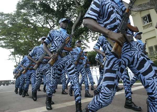 Парад солдат из Кот-д'Ивуара у президентского дворца в Абиджане - Sputnik Қазақстан