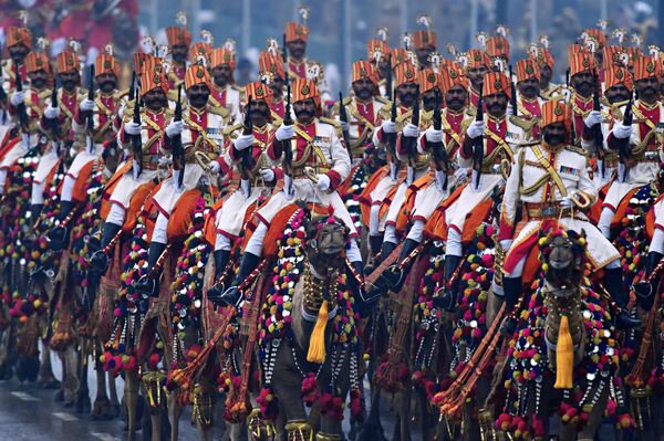 Верблюжий патруль Пограничных сил Индии во время парада в Нью-Дели - Sputnik Қазақстан