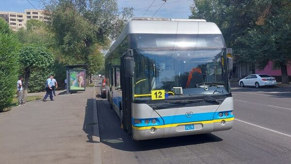 Троллейбус сбил пешехода на перекрестке Гоголя - Байтурсынова - Sputnik Казахстан