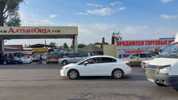 Два наезда на пешеходов произошло возле рынка Алтын орда - Sputnik Казахстан