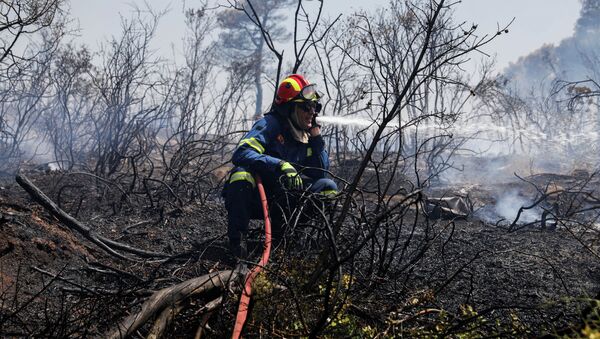 Лесной пожар возле к северу от Афин, Греция - Sputnik Казахстан