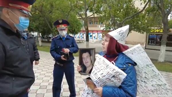 Ирина Рейбант проводит одиночный пикет - Sputnik Казахстан