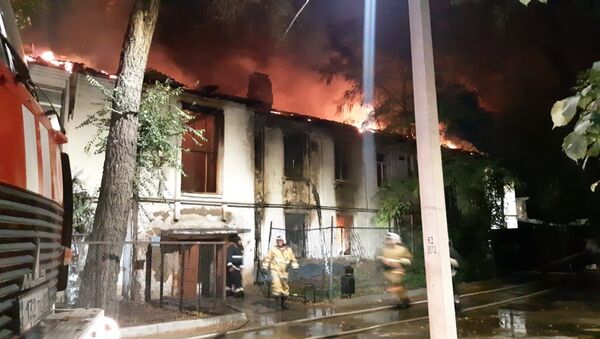 Пожар в двухэтажном доме в Жетысуском районе - Sputnik Қазақстан